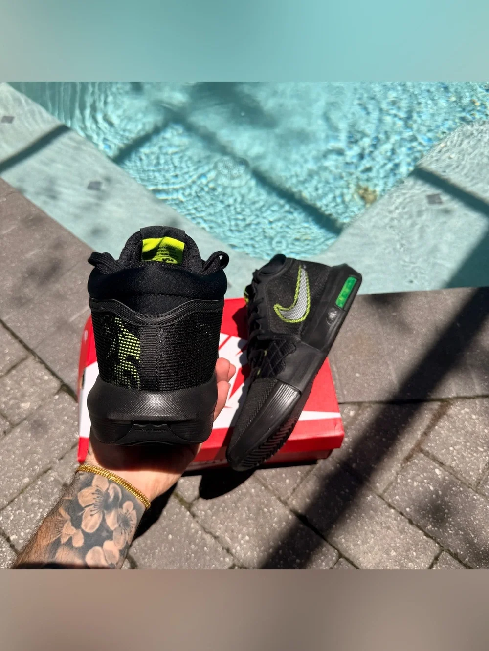 NIKE LEBRON WITNESS VIII LOW TOP BASKETBALL SNEAKERS BLACK/VOLT LACE-UP SZ. 8.5